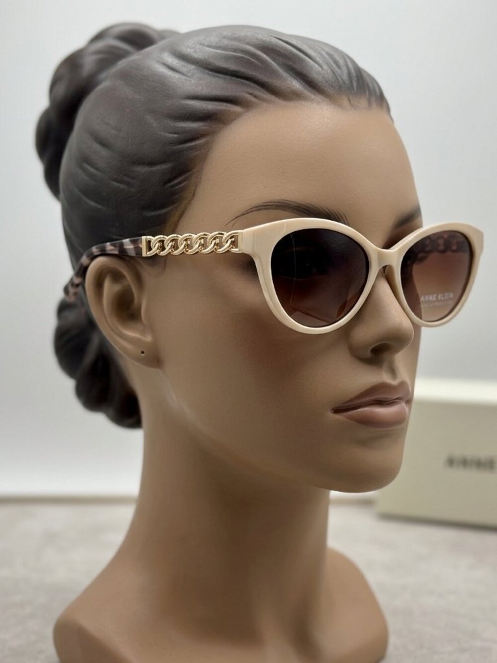 Slim Cat Eye Sunglasses With Braided Chain Link Metal Temples in Chattannooga,TN